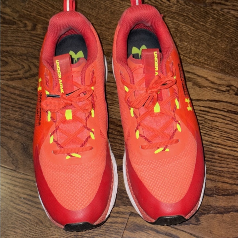 UA sneaker